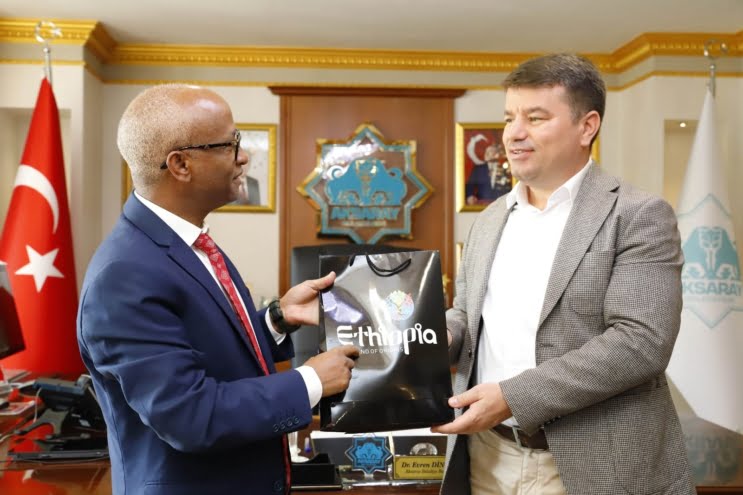 ايتييوپيه بويوكلچيسي، اقساراي بلدييه باشقانيني زييارت ايتي