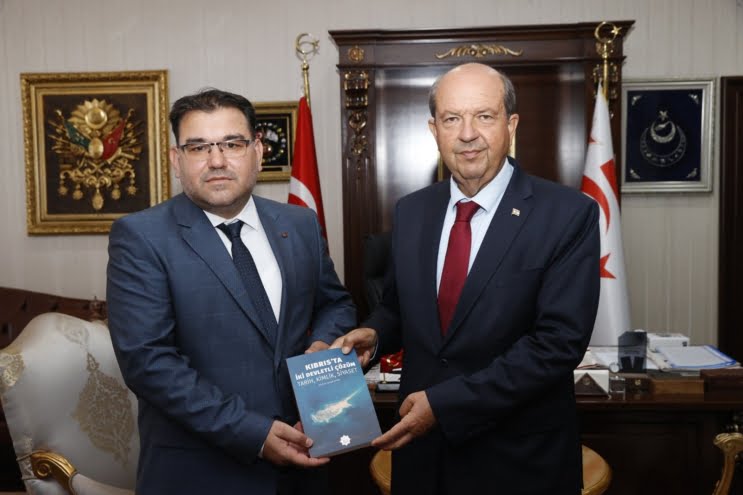 جمهورباشقاني تاتار’ه “كيبريس’ته إیكي دولتلي چوزوم-تاریخ، كيمليك، سيياست” إیسيملي كيتاپ تاكديم ايديلدي