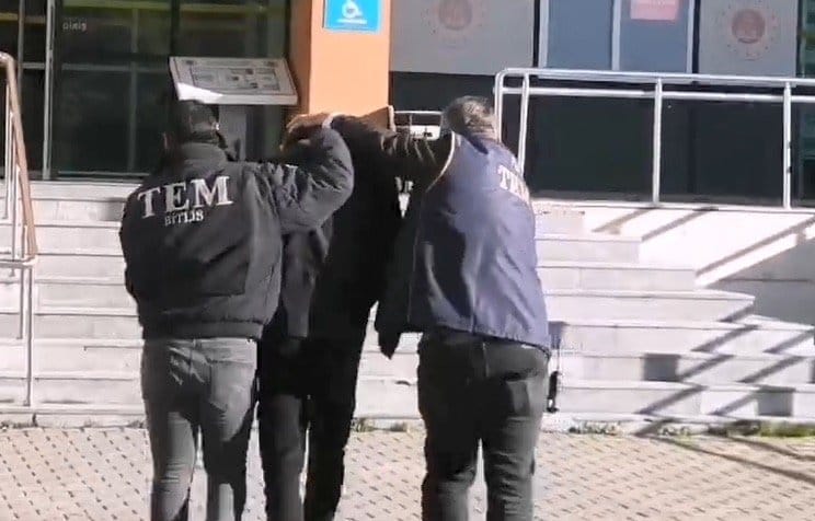 اييلم حاضرليگينداكي ديش’لي ياكالاندي