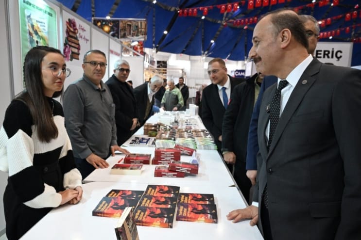 “بيلكي اورتمك، كوچلی توپلوم اولمانين اناهتاريدير”