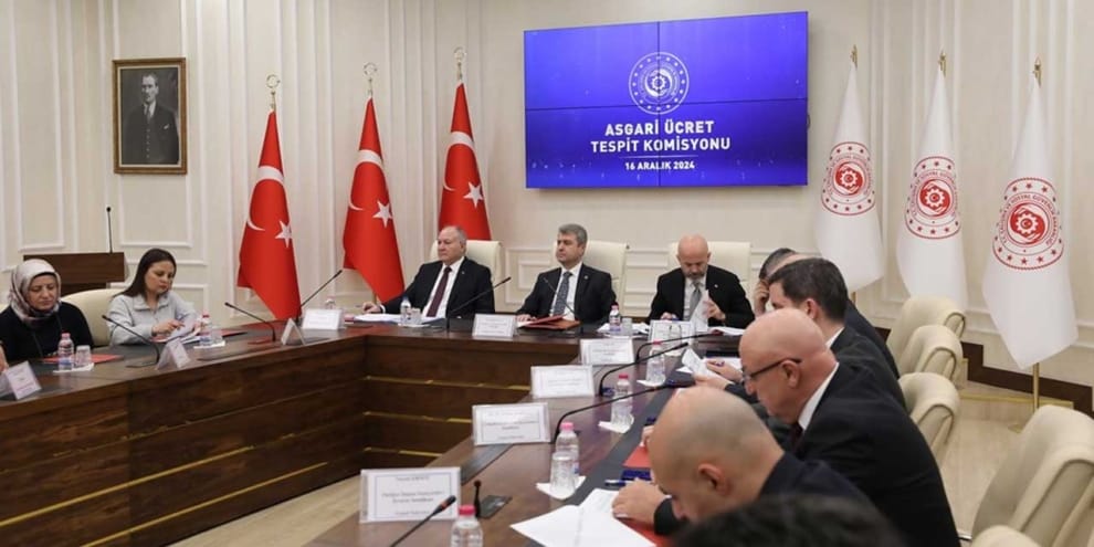 ٢٠٢٥ اسكاري اوجرت كوروشملري سورويور: كوميسيونون ٣. توپلانتيسيني پنچشنبە گونی ياپيلاجاك