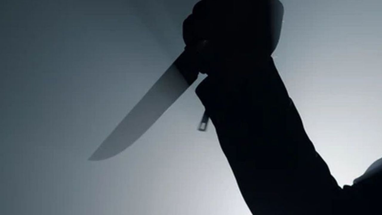 آطەنا’ده ايلينده بيچاقله راحتسيزلق ورن شاهيس ايتكيسيز هاله كتيريلدي