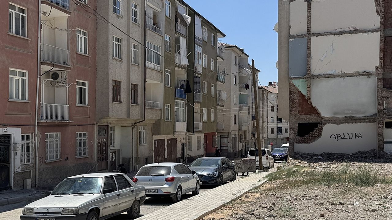 ايلازيگ’ده چوپ كونتاينرينده يني دوگموش ببك بولوندی