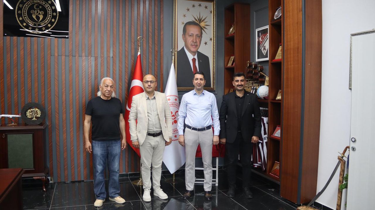 بهه هايتي ايلازيگ واليسي نومان هاتيپوگلو’نی زييارت ايتي