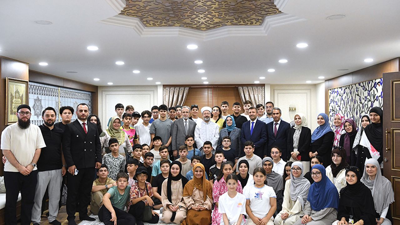 دييانت إیشلري باشقاني ايرباش، فرانسا’دان كلن وگرنجیلرله بير ارايه كلدي