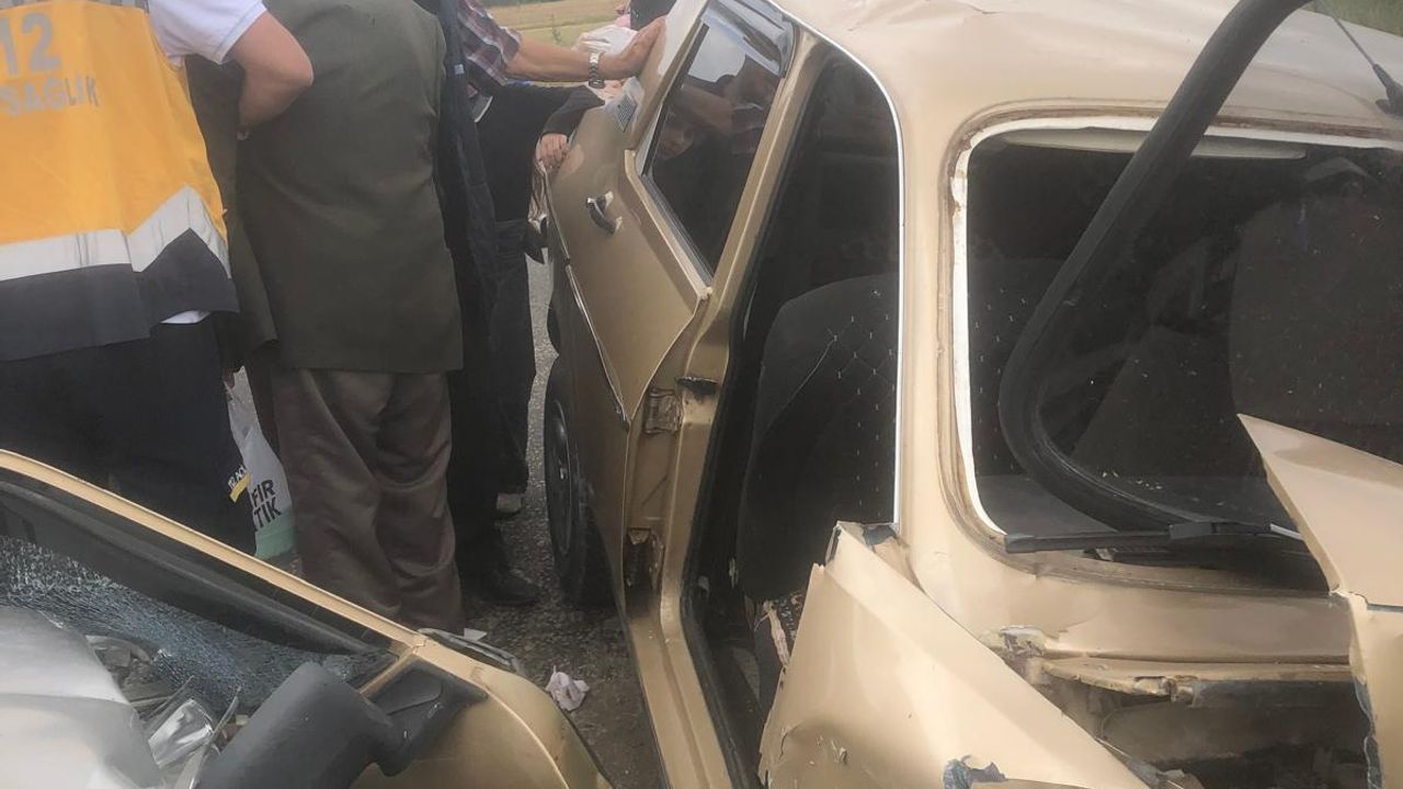 سامسون’ده ٢ اوتوموبيلين چارپيشتيگي كازاده ٥ كيشي يارالاندي