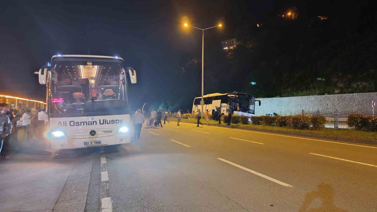 ريزه درپازاري’نده يولجی اوتوبوسی كازه ياپتي