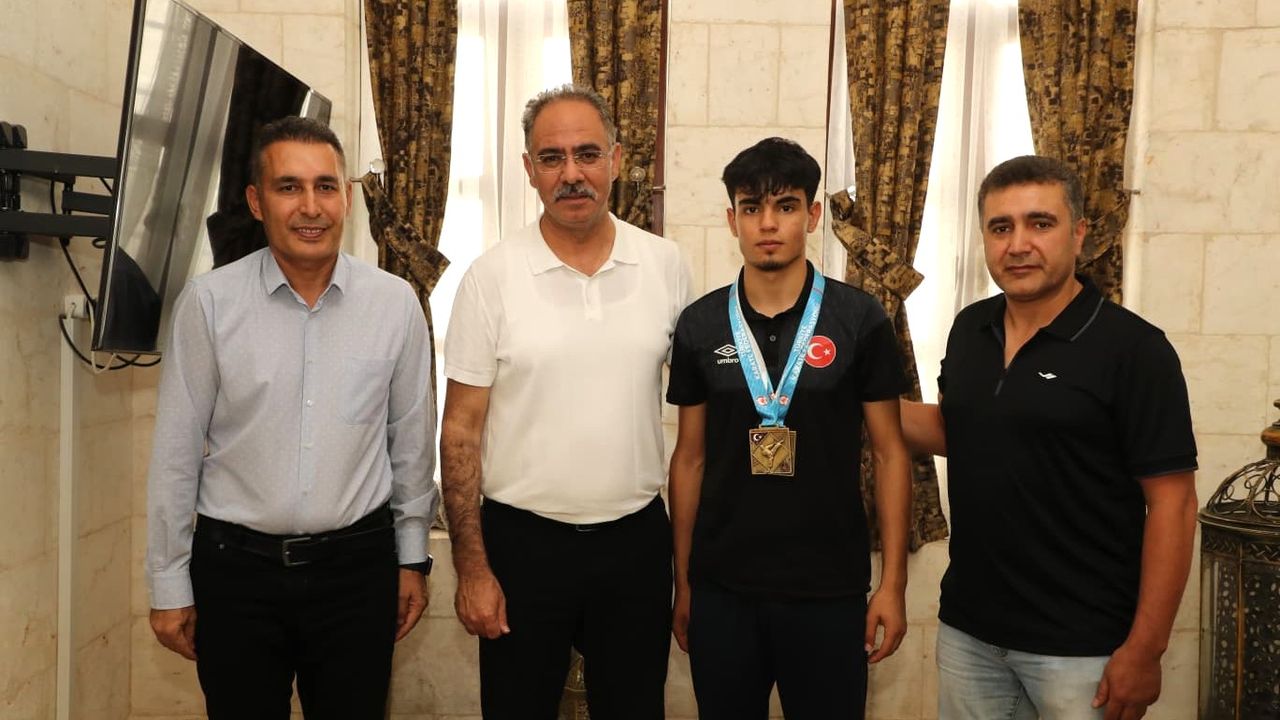 باشقان كوش، توركييه شامپييونی قرەتجیيي تبريك ايتي