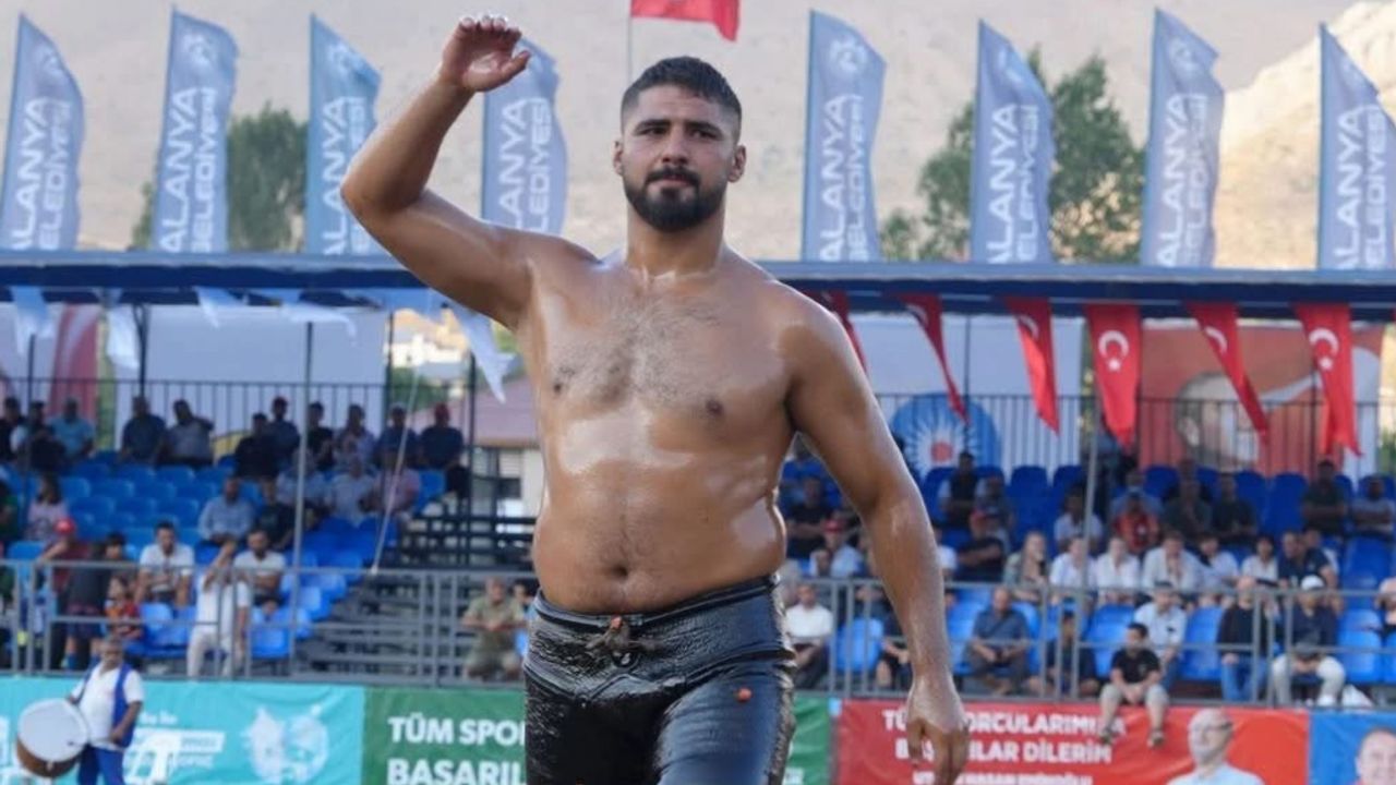 كوكبل ياگلي كورشلريند، آلتون كمر ينيدن اينس دوگان’ين