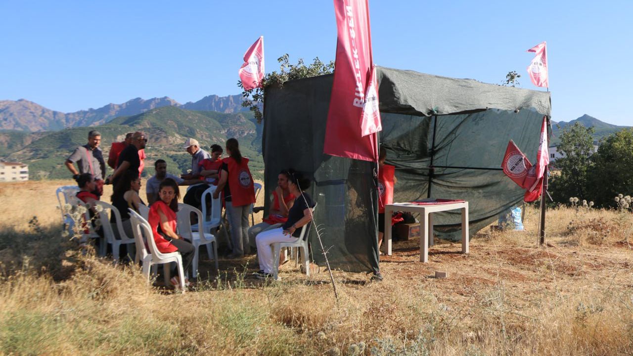 پري تكستيل إیشچيلري ديرنيش چاديري كوردو: ‘هاكلاريميزي المادان بورادان كيتمايگيز’