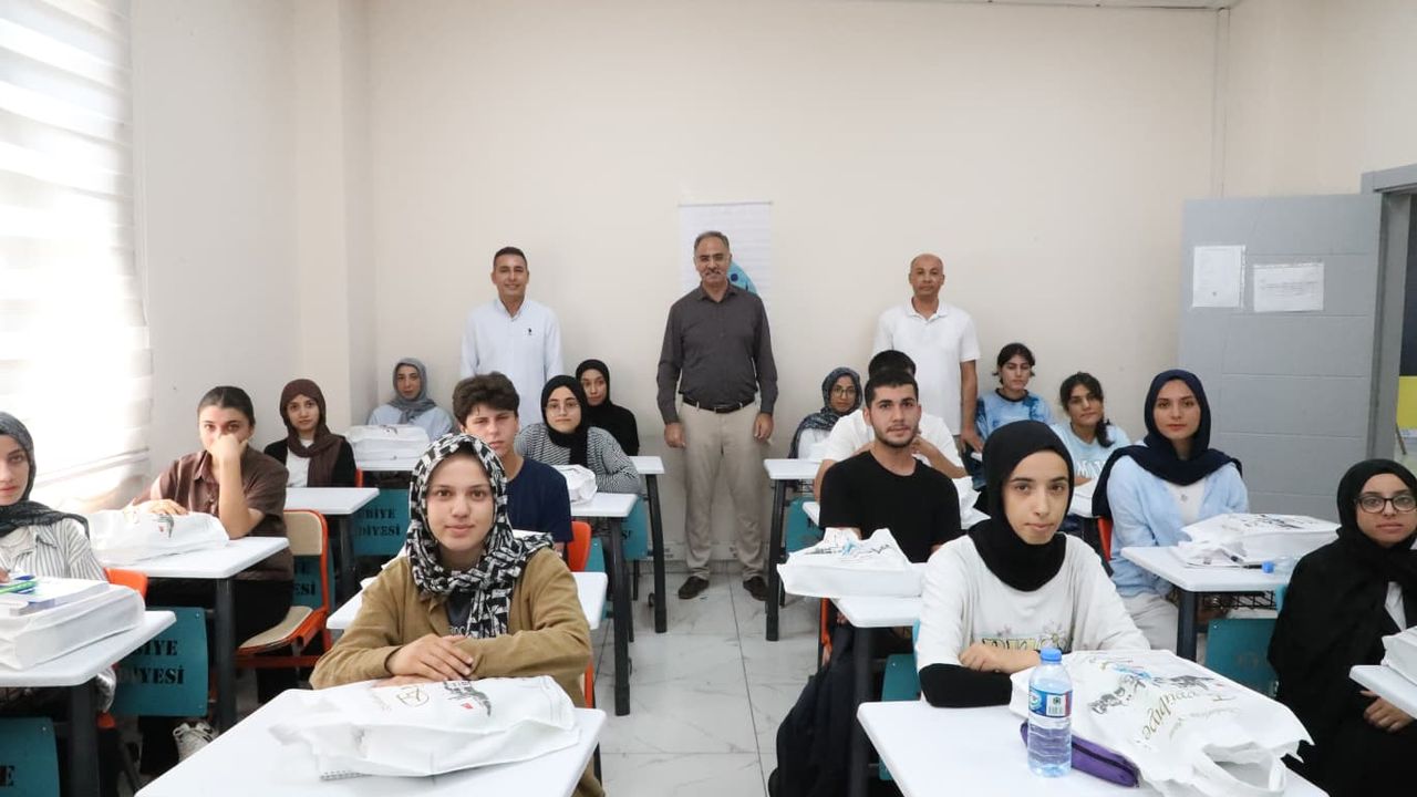 باشقان مهمت كوش’تان اونيورسيته آدایلارينه دستك سوزی وردي