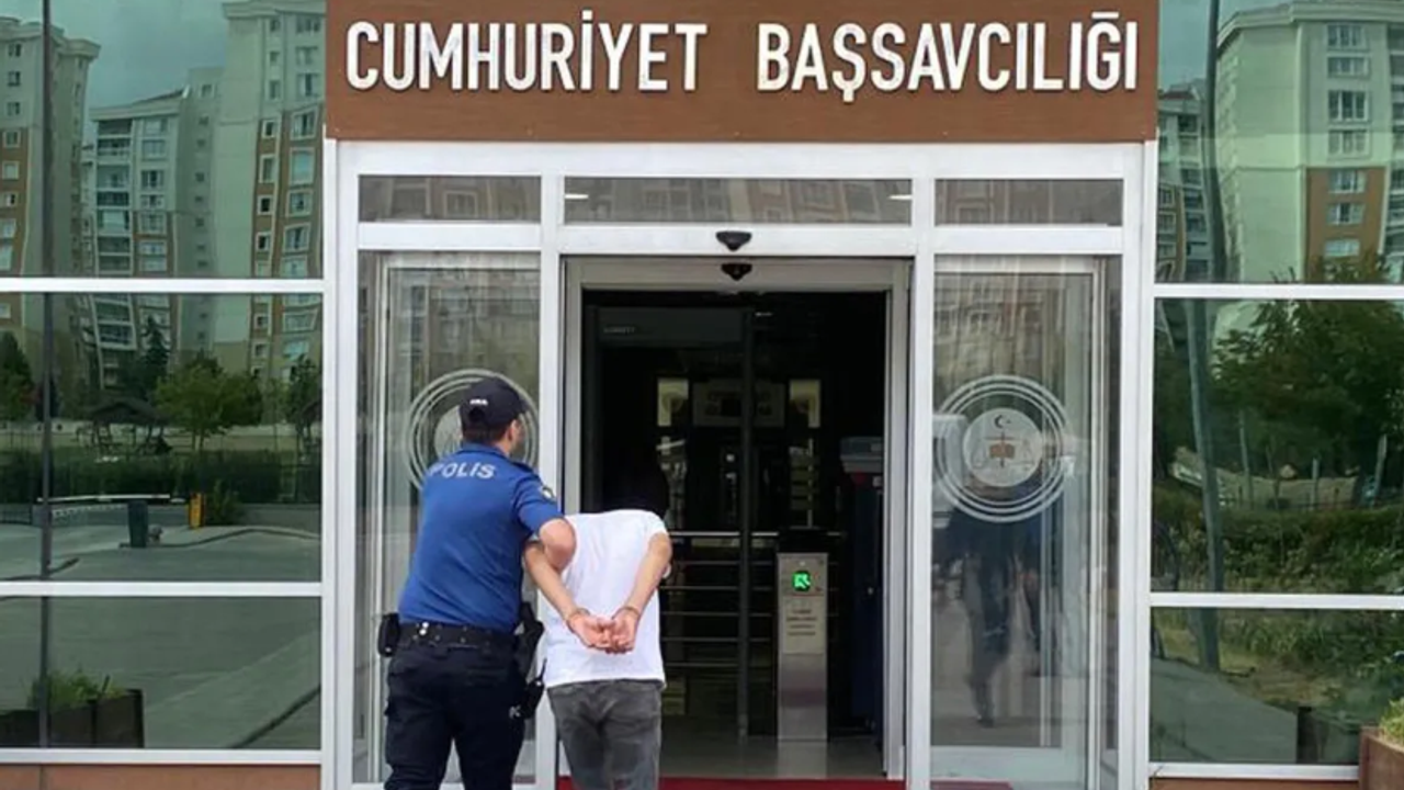 تكيرداگ’ده ياساكلي ماده إیله ياكالاندي: پوليسين سرچه پارماگيني إیسيريپ كوپاردي