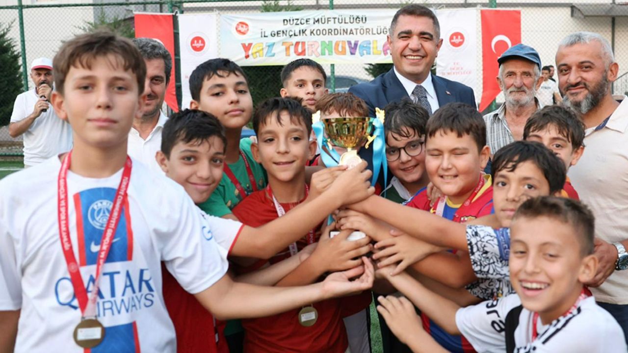 ياز كور’ان كورسلاري شامپييونی كوپايي والي اسلان’ين ايليندن الدي