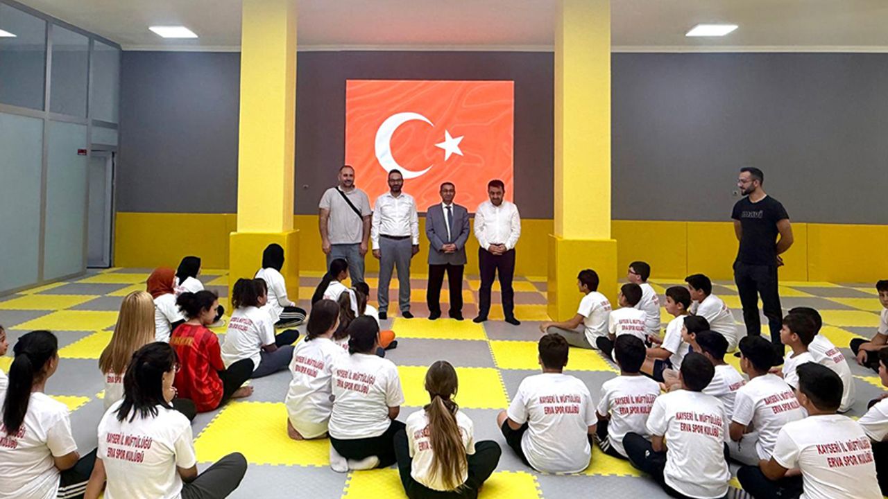 موفتی ايواز: كنچلريميزين يانينداييز