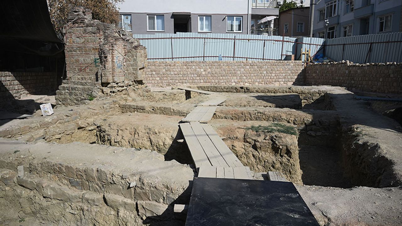 ايديرن’ده گونوموزه سادجه ييكيك دوواري اولاشان تاریخي چوكالجه جاميي اوناريلييور