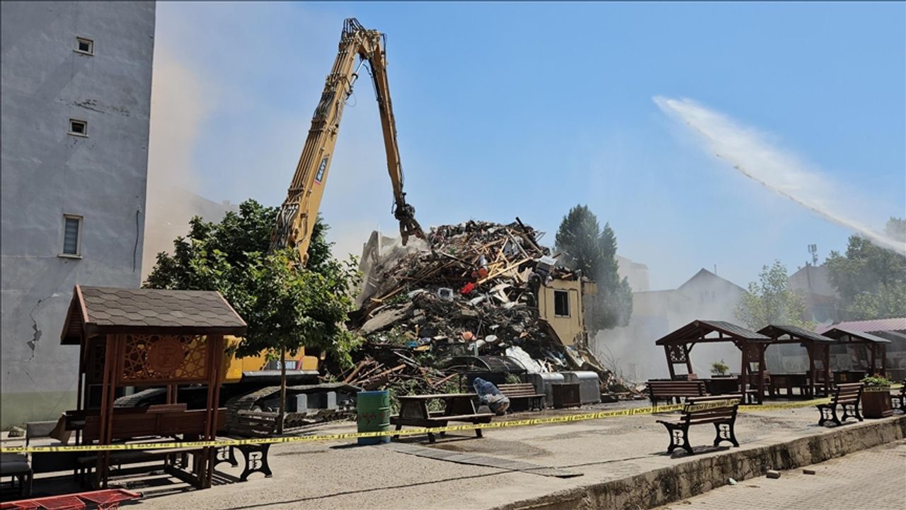 سينديركي’ده اگير هاسارلي بينالارين ييكيمي سورويور
