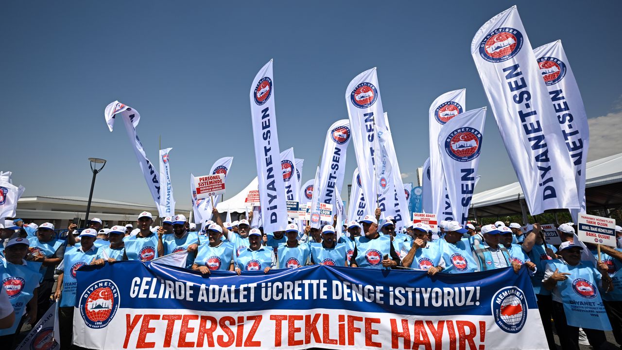 ممور سنديكالاري انكارا’ده ميتينك دوزنلدي