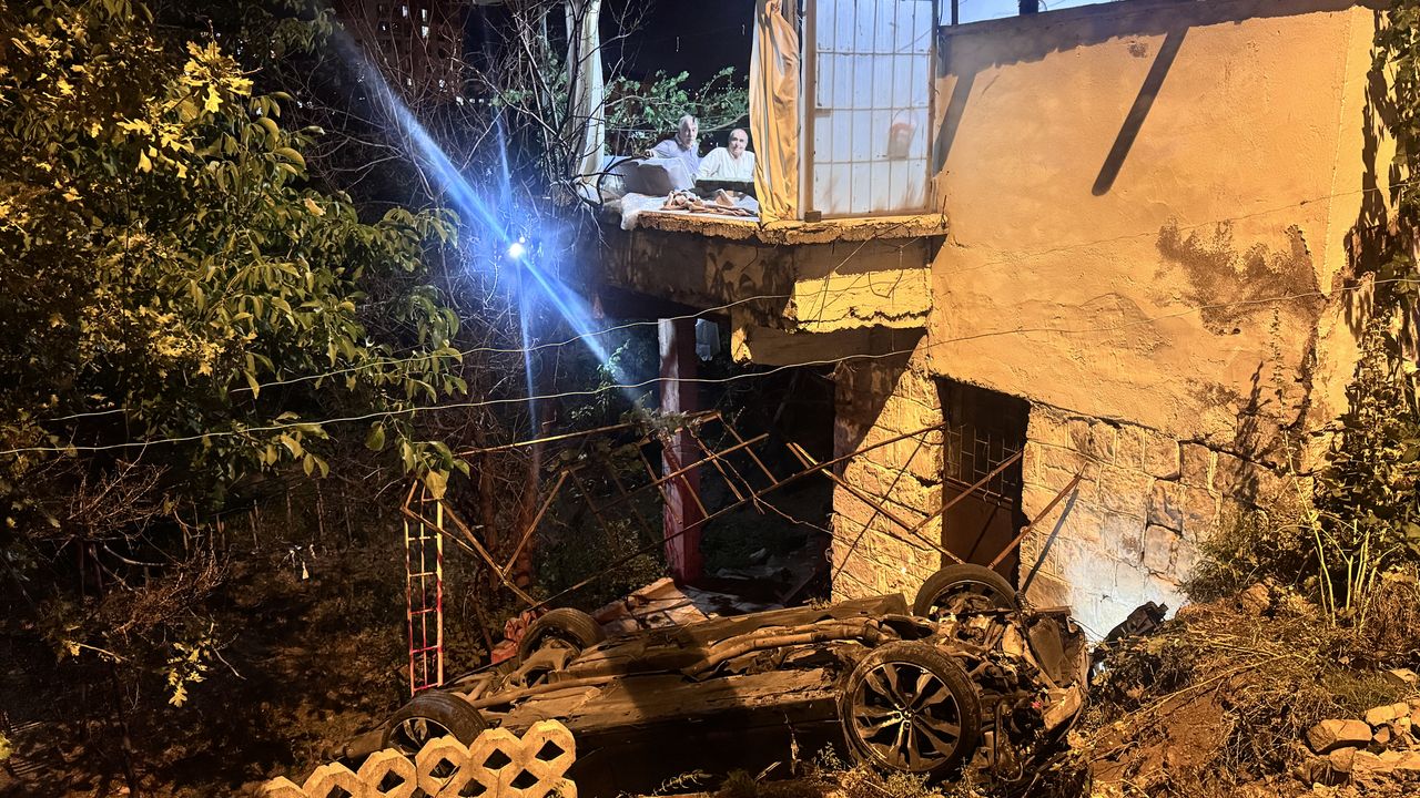 كايسري’ده موستاكيل ايوين باهچسينه دوشن اوتوموبيلين سوروجوسی يارالاندي