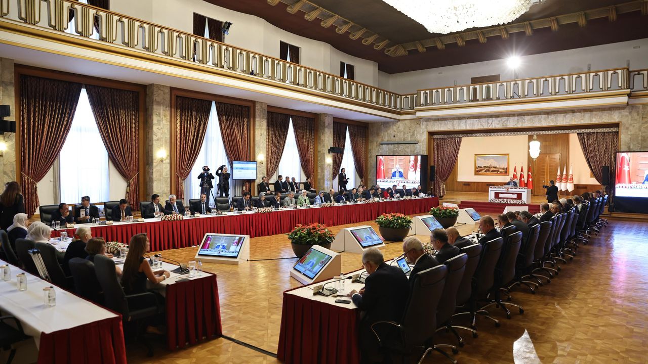 ميلي دايانيشمه و كاردشليك كوميسيونو’نی ايسكي تبم باشقانلاري و بارو باشقانلاريني كوروشمه ياپاجاك