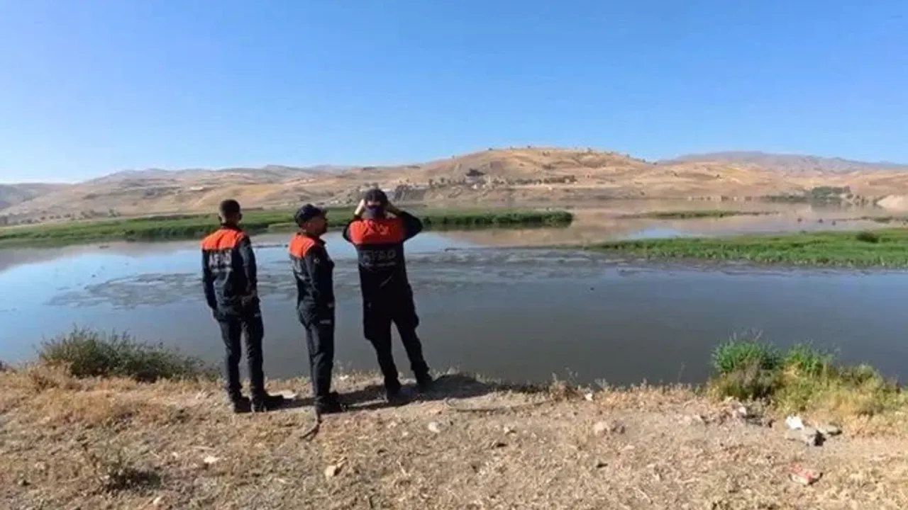 نهره اوچان اوتوموبيلدن سويه دوشتو: إیلكنور إیچين ارامه چاليشماسي باشلاتيلدي