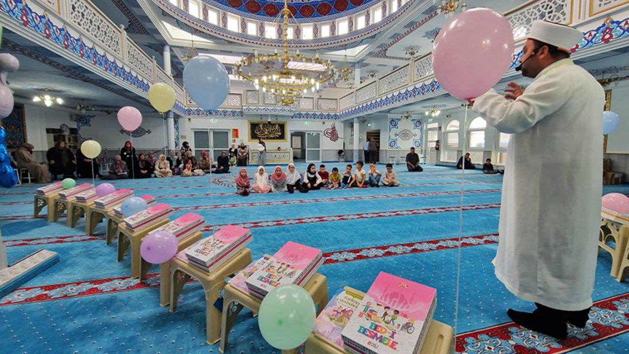 ديتيب جاميلرينده “بد-ي بسمل” مراسيملرييله چوجوكلار ايگيتيمه باشلادي