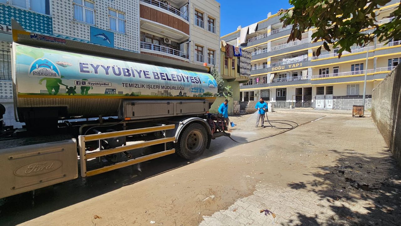 كجەيي ‏گوندوزه كاتان تميزليك ايكيبي، ايييوبيي’يي باشتان اشاگي تميزلييور