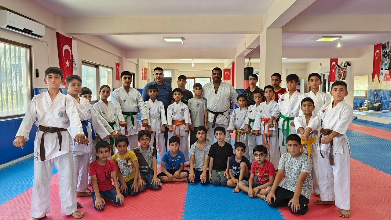 ايييوبييه بلدييسي، كورس پروكراملاريني اچيكلادي