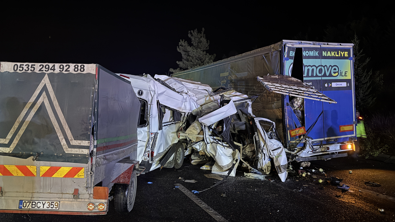 مرسين’ده تاريم إیشچيلريني تاشييان مينيبوسون تيره چارپتي: ٣ ولی ١٦ يارالي