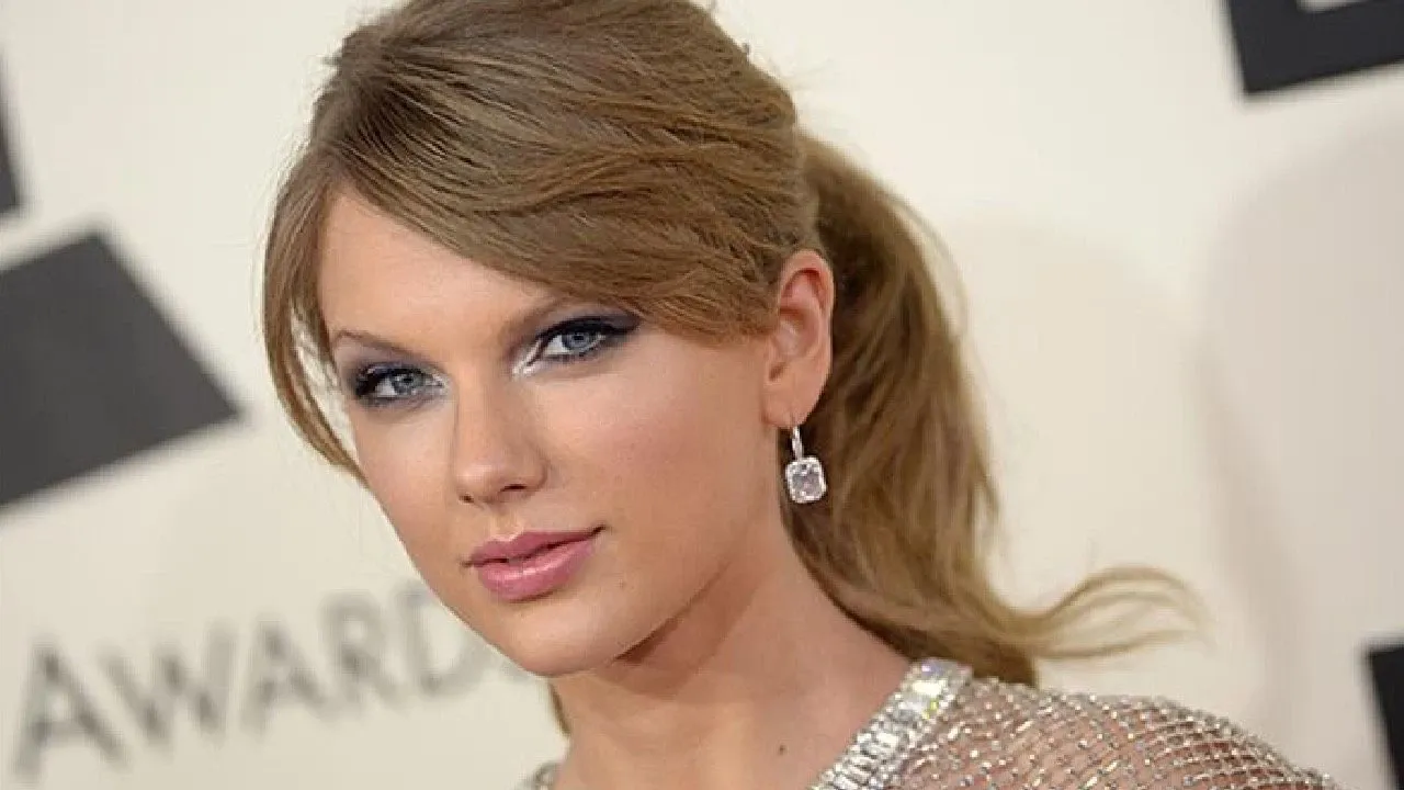 تايلور سويفت موزيك تاریخينه كچتي: ادل’ين ركورونی ايكاله ايتي