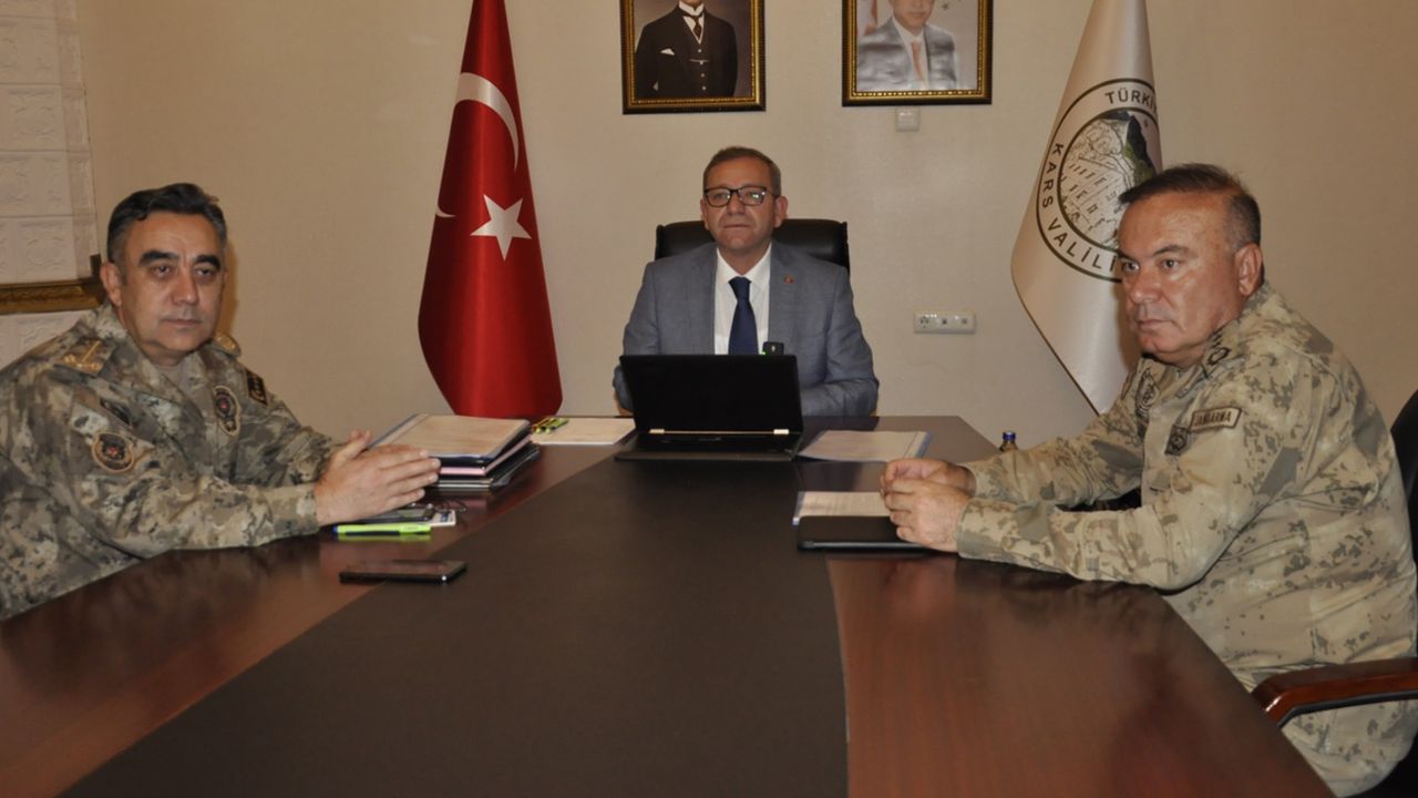 كارس واليسي پولات: “كازي كارس توركيي’نين ڭ هوزورلی شهيرلريندن بيري اولمايه دوام ايدييور”