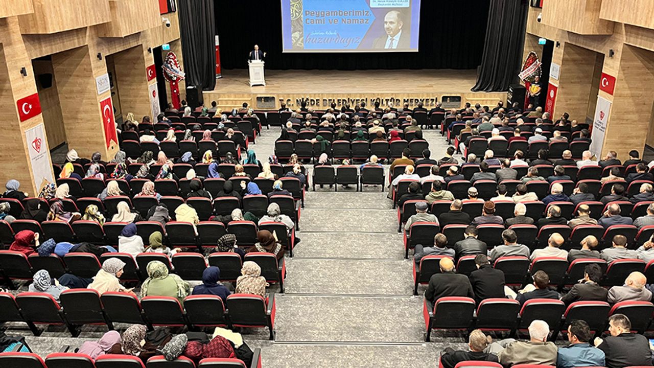 نيگد’ده “پايكامبريميز، جامي و ناماز” كونفرانسي