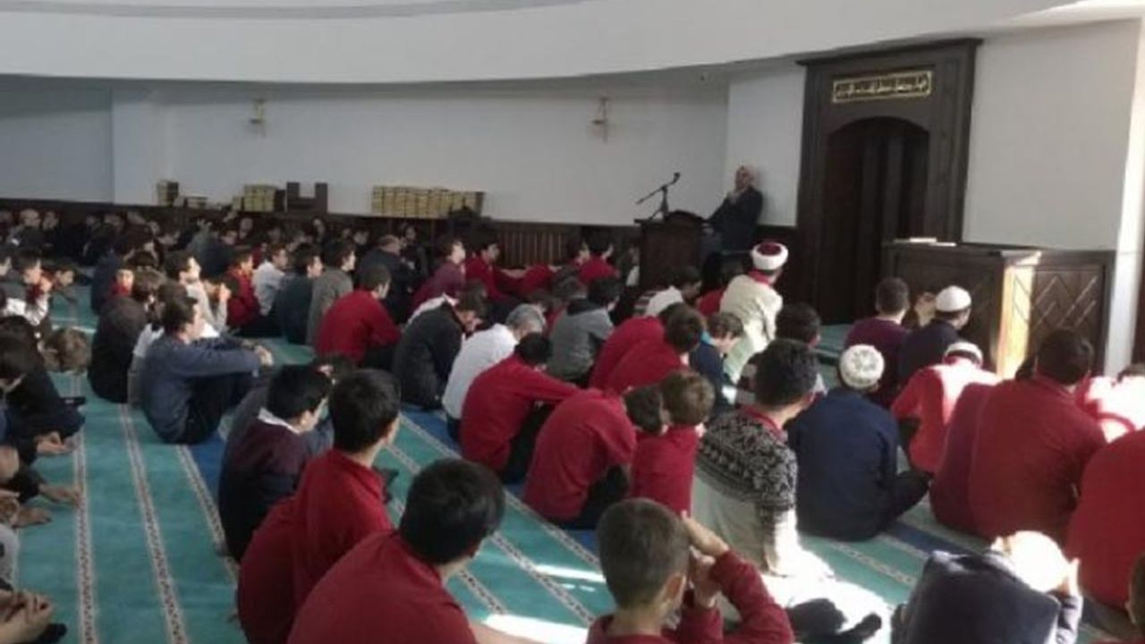 اسلامبول إیل ميلي ايگيتيم مودورلوگوندن “جمعە نامازي” تاليماتي