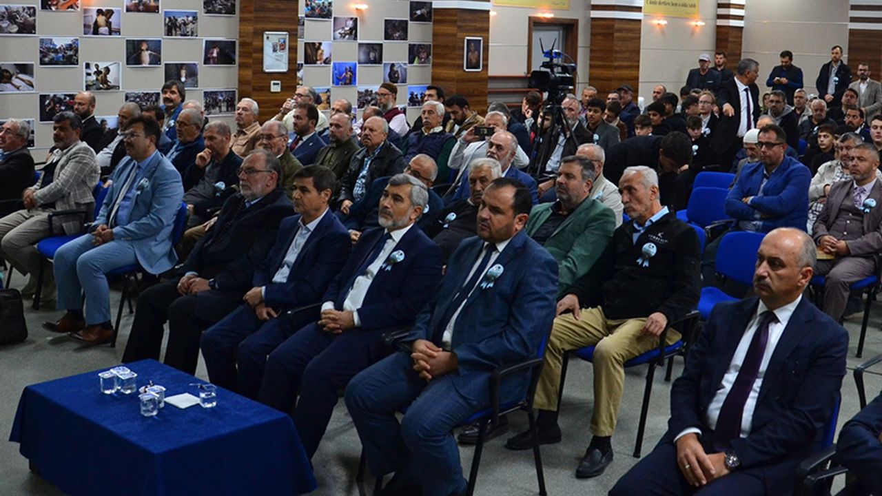 كورشونلی جاميي’نين ٥٠٠. ييلينه وزل كونفرانس دوزنلندي