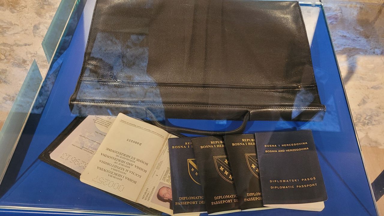 علیيه إیززتبكوويچ موزسي تاریخه إیشيك توتويور