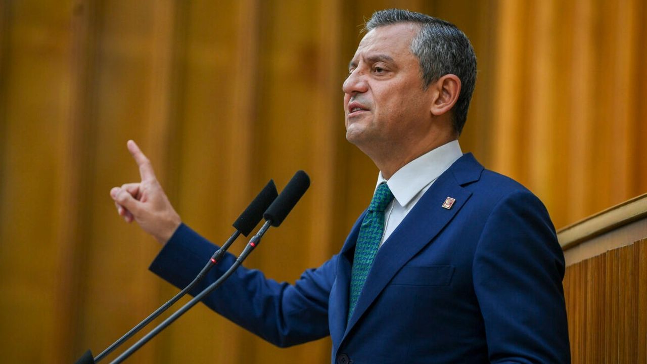 وزكور وزل: دونكی إیفتيرالار چوپ اولموشتور، كلكته ده ياركيلانماياجاگيز، سيزي ياركيلاياجاگيز