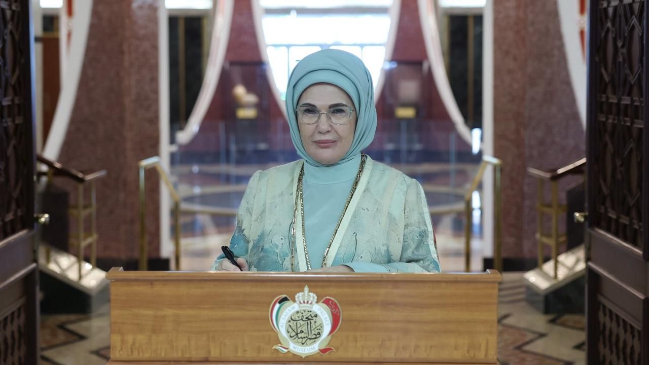 ايمينه أردوغان’دان كووايت’ته زييارت ايتيگي ال-سالام سارايي موزسي’نه إیليشكين پايلاشيم