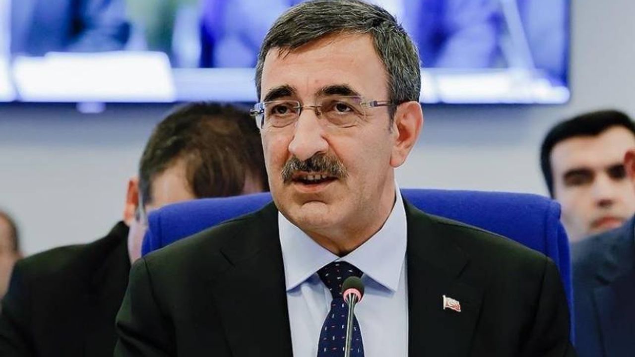 جمهورباشقاني يارديمجيسي ييلماز’دان وزل’ين اچيكلامالارينه تپكي: ميلي إیرادايه سايكيسيزلق