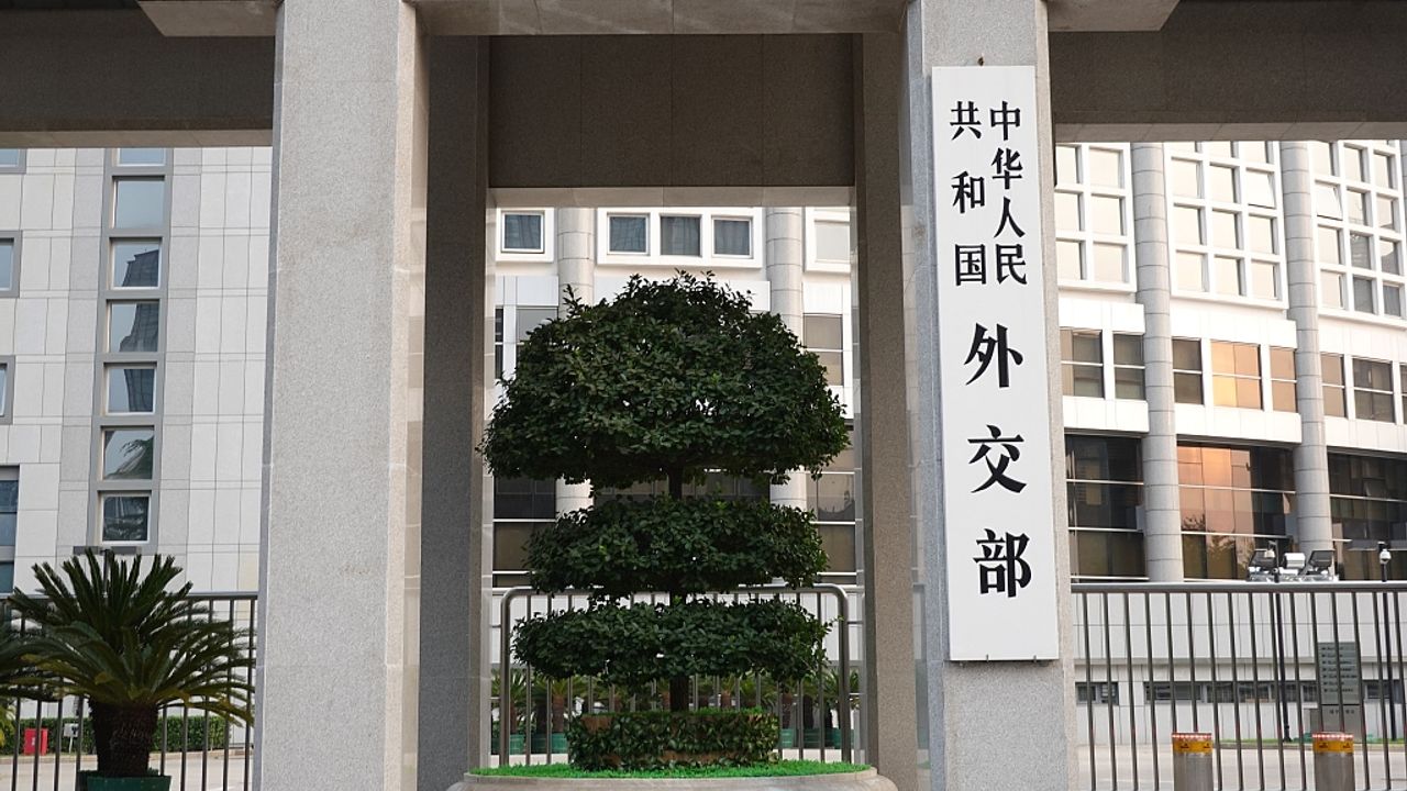 ابد’نين كوبه ابلوكاسينه قرەرليليكله كارشي چيكييوروز