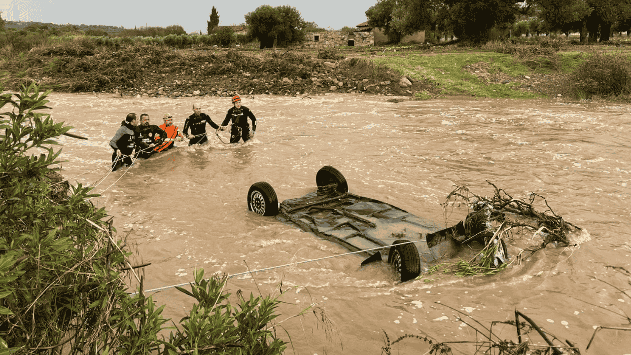 فوچا’ده سل فلاكتينه إیليشكين بلدييه باشقاني سانييه بوره فيچي’دان اچيكلاما: ايكيپلريميز ساهاده اراليكسيز چاليشييور