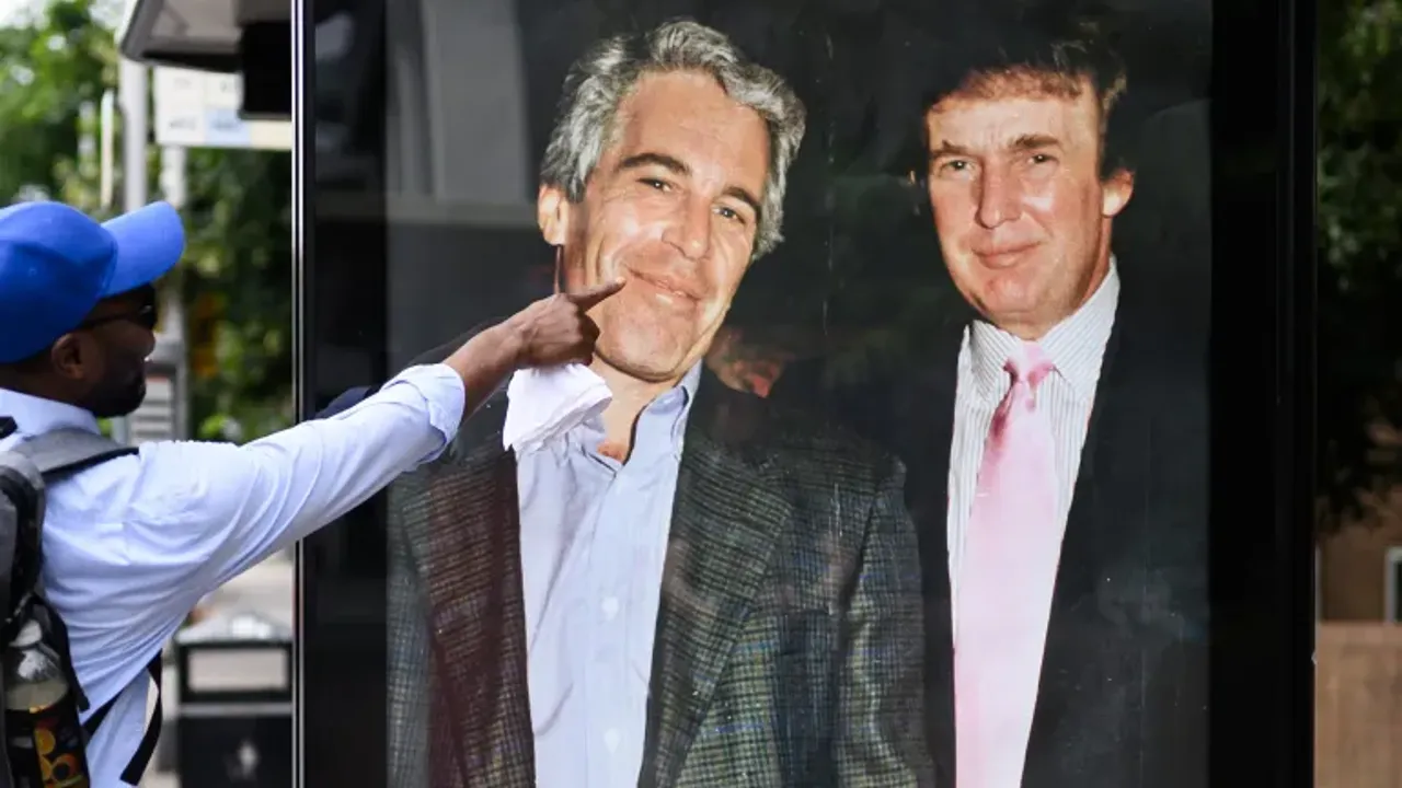 ترومپ، ايپستين’ين وزل اوچاگينده ٨ كز ساياهات ايتميش اولابيلير