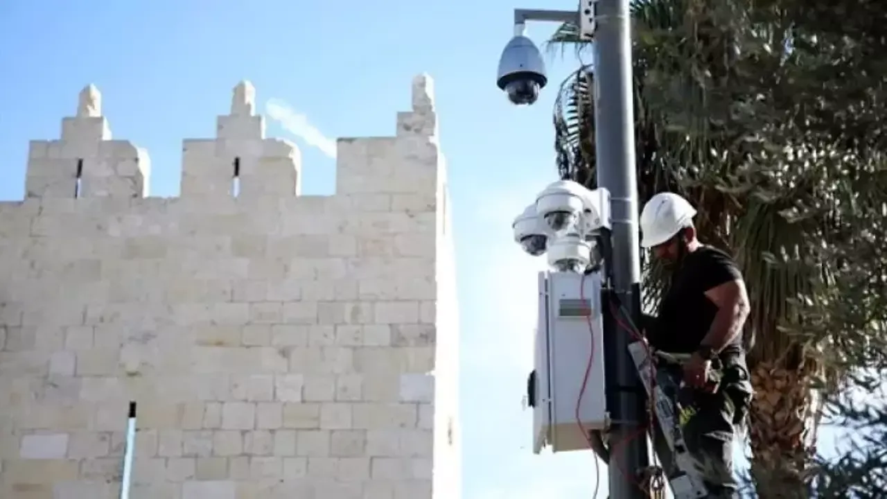 كودوس’تكي كوونليك كامرالارينين هاكلنديگي اچيكلاندي