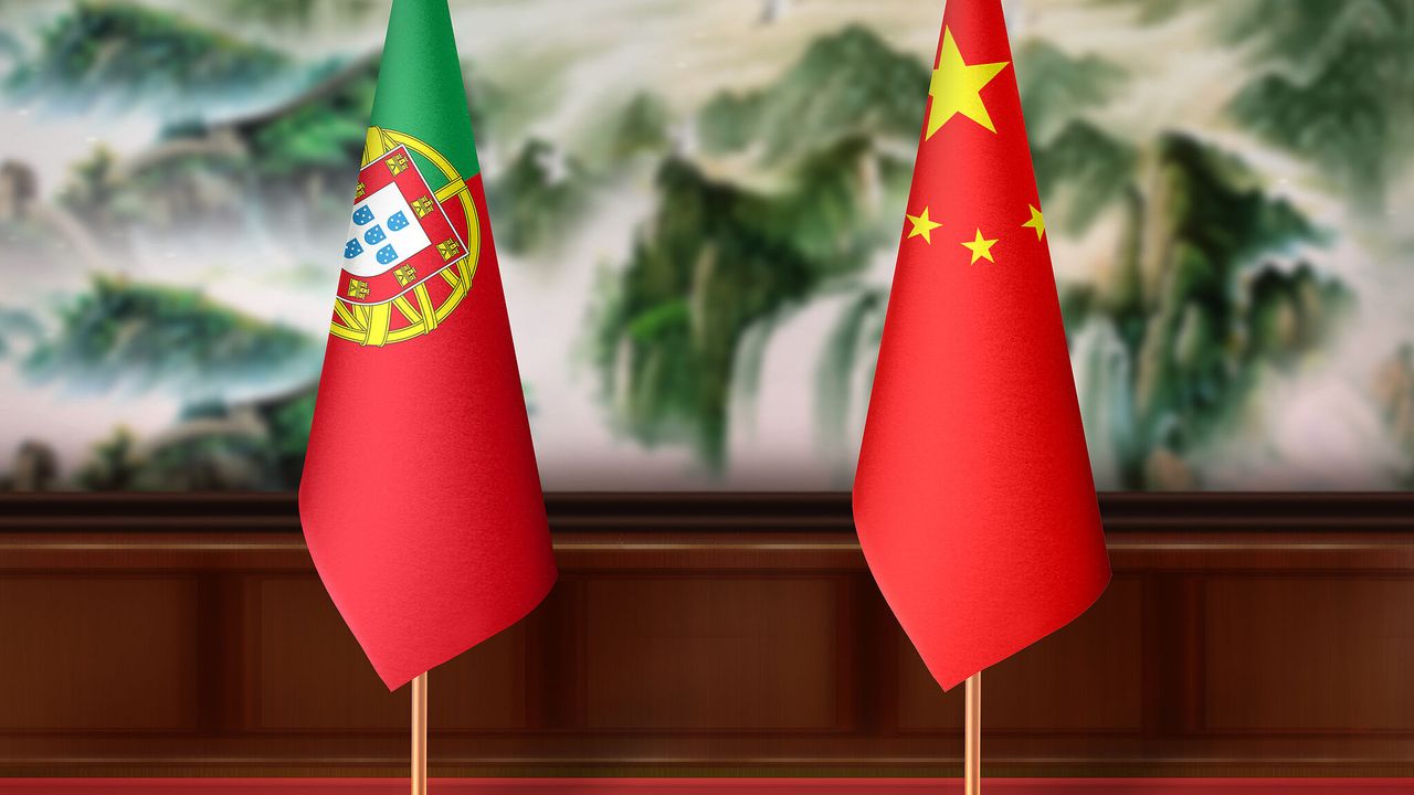 كسي، پورتكيز’ين يني جمهورباشقاني سكورو’يی تبريك ايتي