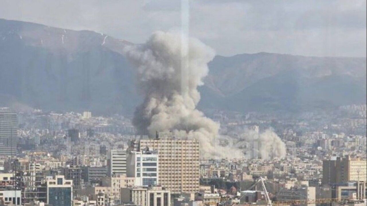 ایران: عبد-اسرائیل صالدیریلرندە ٥٠٠دن فضله ایلتیشیم مرکزی هدف آلیندی
