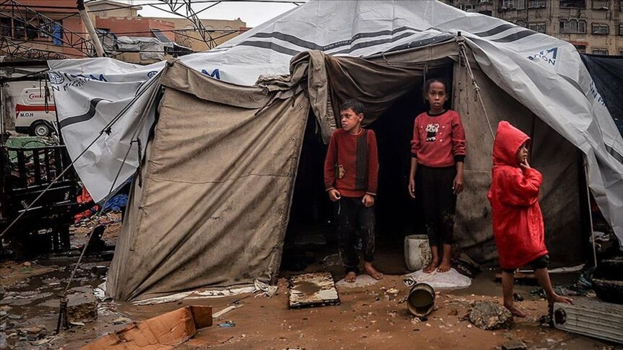 فلسطیندن بمدە سرت چاغری: “غزّە ایچون دعوت بکلەمەیڭ”
