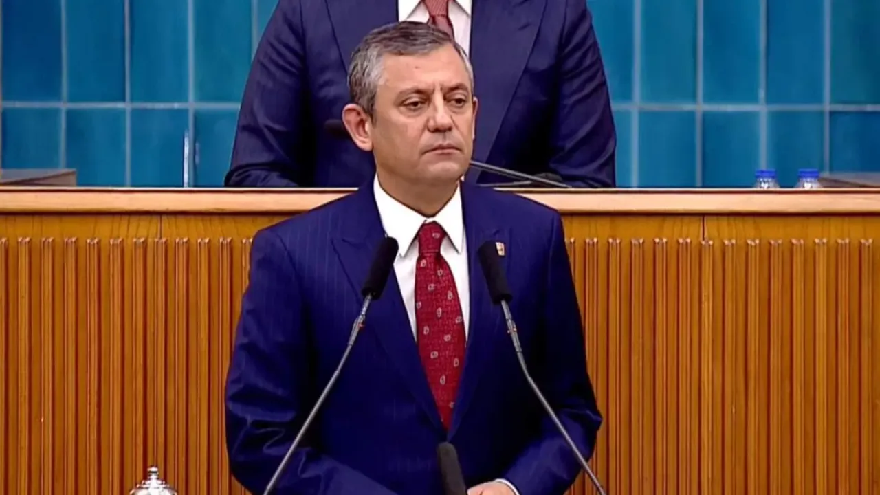 أوزگور أوزل، جخپ غروپ طوپلانتیسینده آچیقلامەلردە بولونویور!