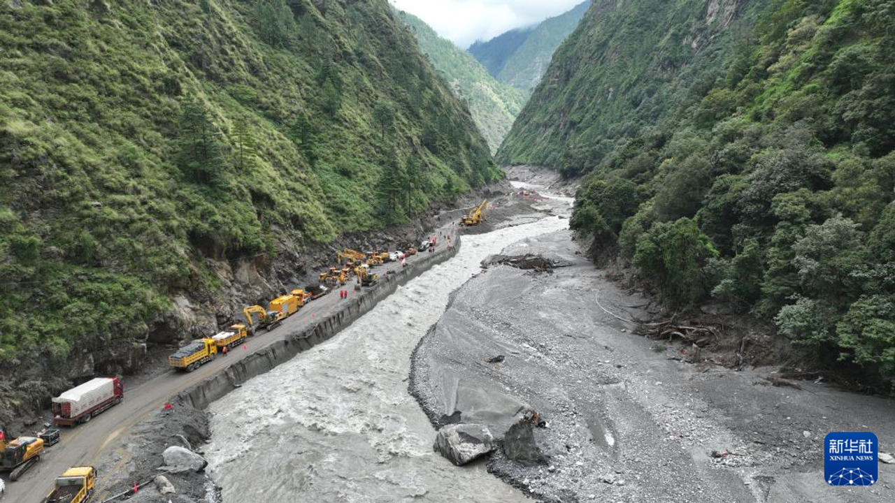 چیندن نپالە هیلان دستگی: ٥٠ طون یاردیم گوندریلدی – Çin’den Nepal’e heyelan desteği: 50 ton yardım gönderildi