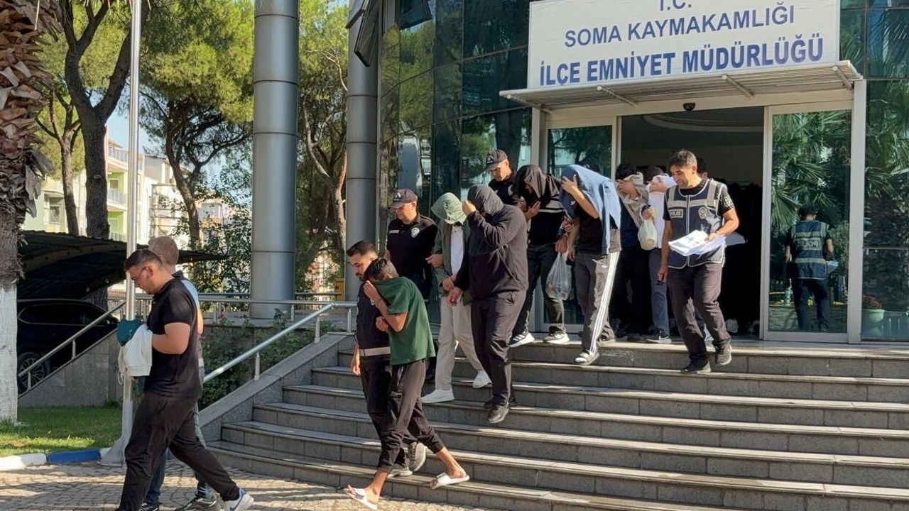 مغنیسا مرکزلی صوچ أورگوتی اوپەراسیوننده ٣٦ شبهەلی طوتوقلاندی görseli