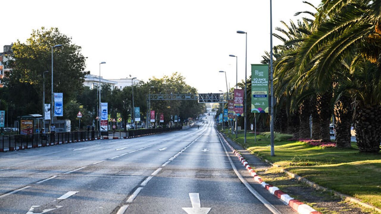 استانبولدە بو یوللرە دقّت: ترافیگە قپاتیلدی! görseli
