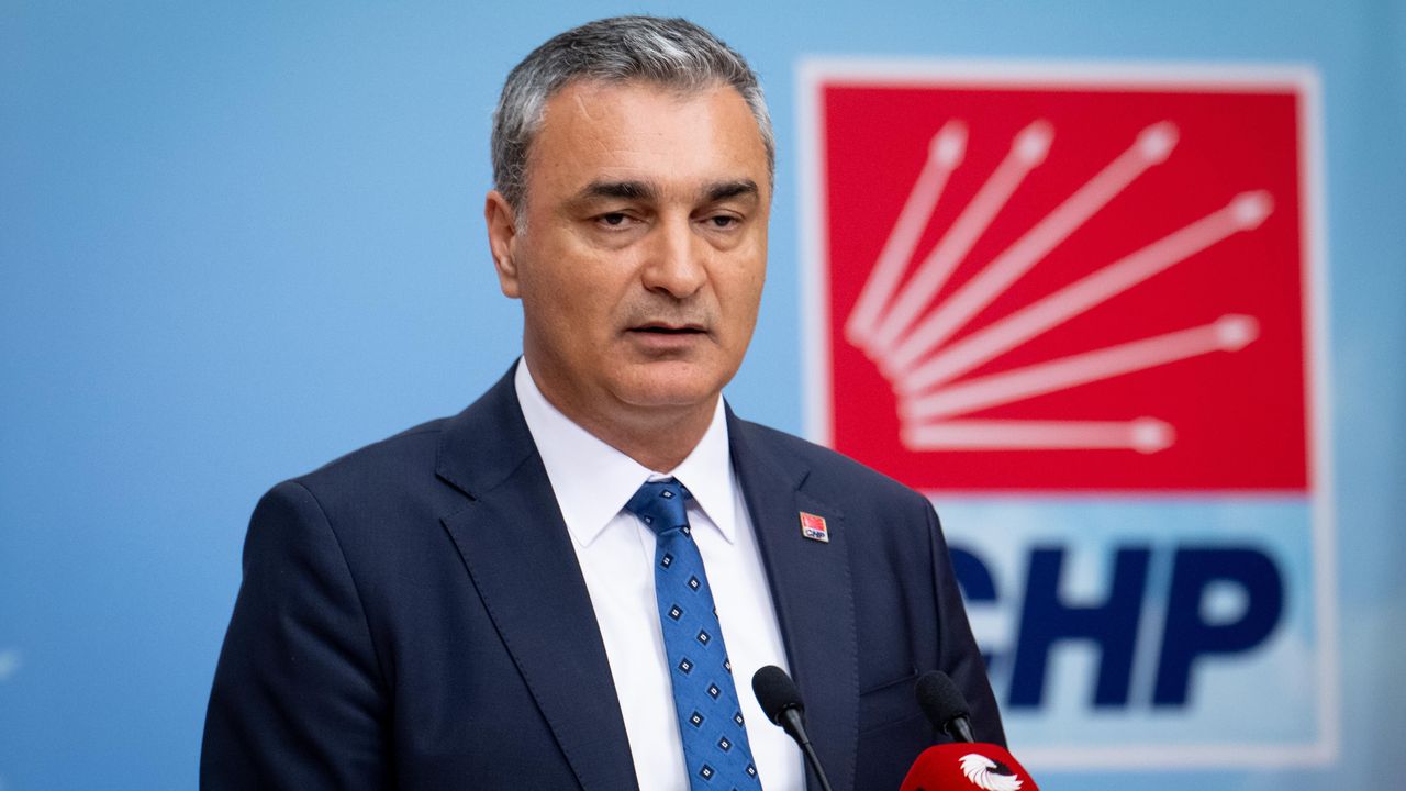 جخپ سوزجیسی صاری: “بلدیه باشقانلرمزنی کیمسە تعجیز ایتمەسین” – CHP Sözcüsü Sarı: “Belediye başkanlarımızı kimse taciz etmesin”