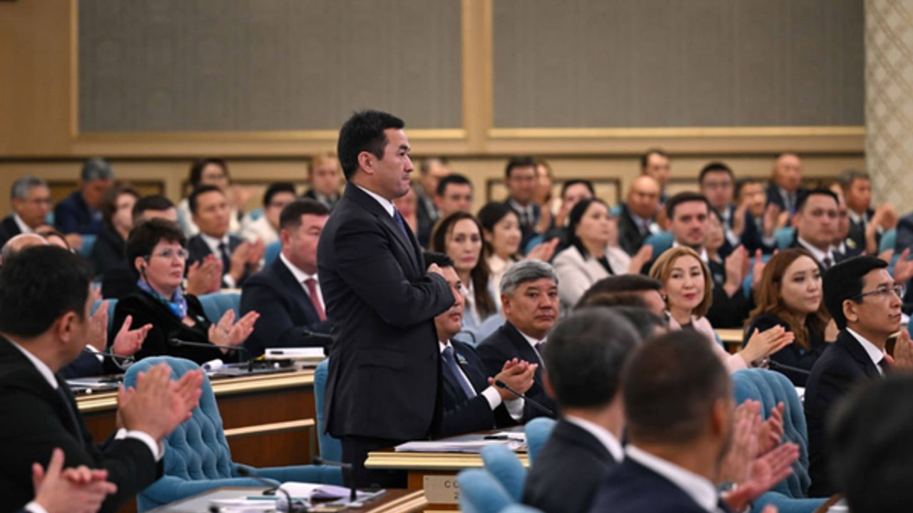 قزاقستاندە یڭی پارلامنتو باشقانی آیبك دادەباى – Kazakistan’da yeni parlamento başkanı Aybek Dadebay